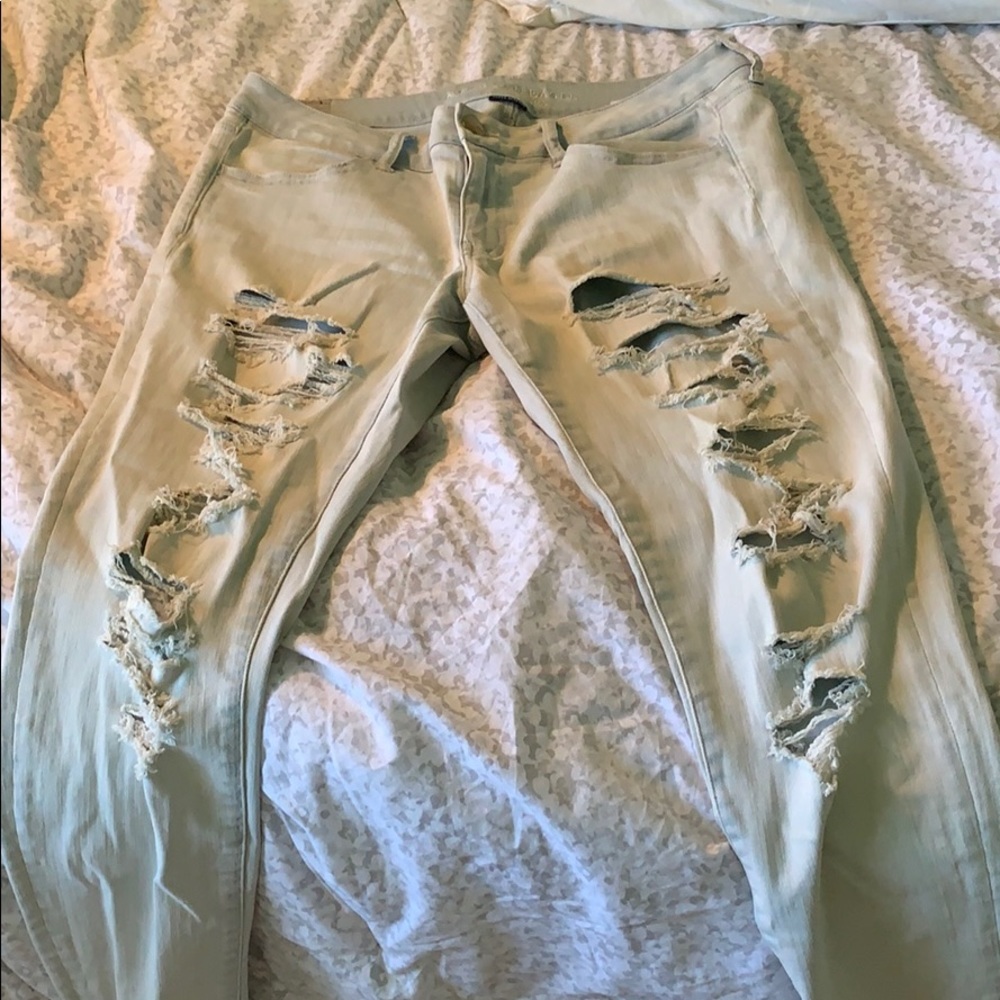 American Eagle Light Wash Ripped Jegging